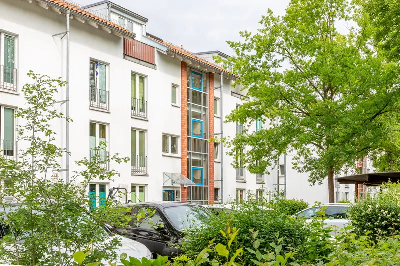 *WBS Schwerbehinderte/Rollstuhlfahrer*2-Zi-Wohnung mit Einbauküche und Mietergarten — photo 1